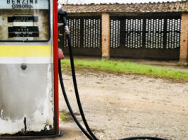 Due litri di benzina rischiano di costare cari Old fuel