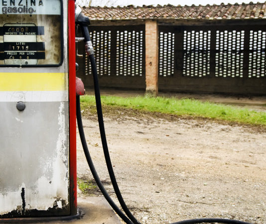 Due litri di benzina rischiano di costare cari Old fuel