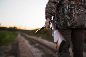 Incidente di caccia a Noale: multa e ritiro del porto d’armi al cacciatore che ha sparato a meno di cento metri da un'abitazione ferendo un uomo all'addome.