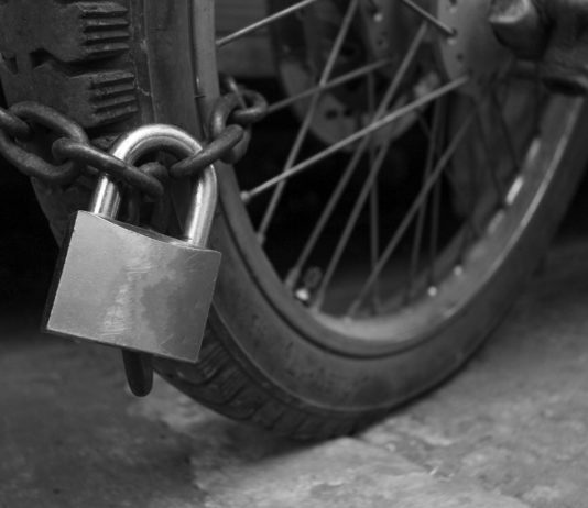 Spara in aria per mettere in fuga i ladri, indagini a Siracusa