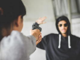 Fondo per chi si è difeso da reati violenti, la Lega ci riprova Thief handgun