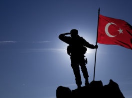 Più tasse, più armi Turkish flag