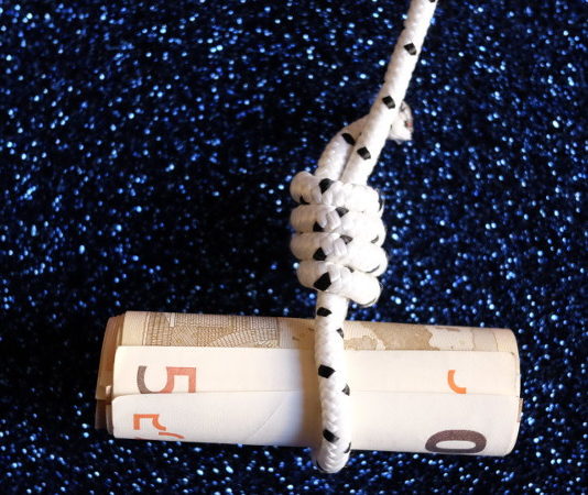 Non restituisce debito a strozzini e perde il porto d’armi Usurer