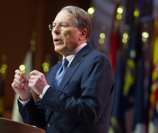 Verso un giro di vite sui bump stock La National Rifle Association, la lobby delle armi americana, ha chiesto all'Atf di valutare se il bump stock rispetti i requisiti di legge.