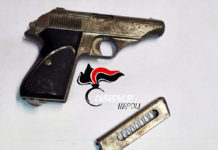 Sequestrata pistola nascosta nel vano ascensore sequestrata pistola nascosta nel vano ascensore