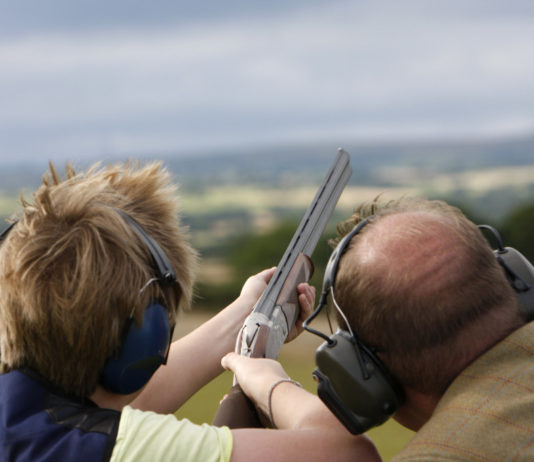 Armi, sport, scuole: venerdì gli studenti in pedana Venerdì 10 novembre è in programma l'evento "Gli universitari di Bologna si cimentano con il tiro a volo", organizzato dall'ateneo e da Fiocchi Foundation.