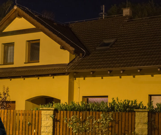 Sparò al ladro: rischia 5 anni e 324.000 euro di risarcimento Burglar