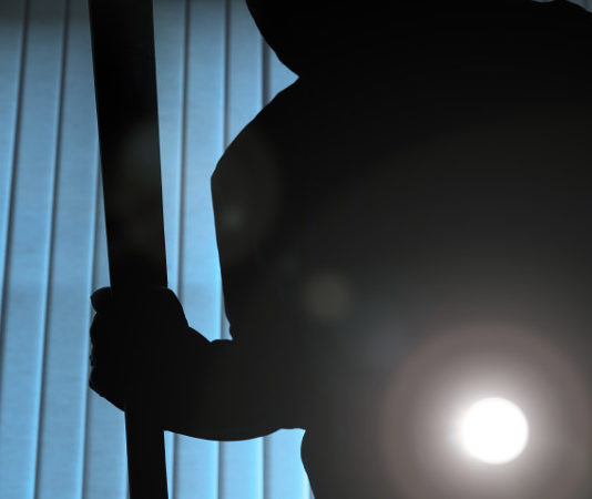 Lettere a Repubblica: “Se sorprendessi qualcuno in casa, sparerei” Effrazione