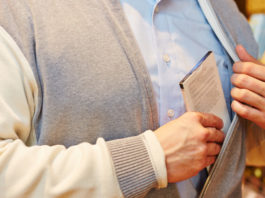 Tentò di rubare carne e burro, Tar gli rende il porto d’armi Furto supermercato