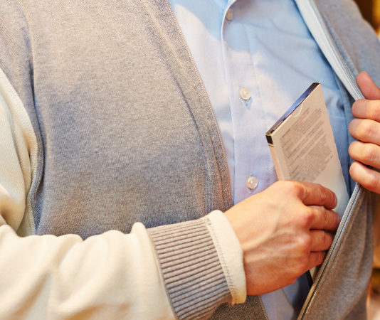 Tentò di rubare carne e burro, Tar gli rende il porto d’armi Furto supermercato