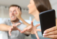 Niente armi al marito geloso Jealous husband