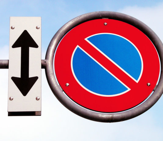 Lasciano l’auto in sosta vietata con tre fucili all’interno Giarole (AL) - Parcheggiano l'auto in sosta vietata con tre fucili all'interno: denunciati due cacciatori bresciani per omessa custodia di armi.