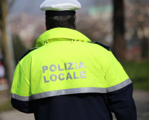 La Cisl Marche ritiene non risolutiva la proposta del sindaco di Civitanova (Macerata) di armare la polizia municipale.