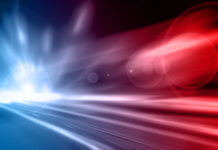 Pulisce la pistola, ferisce figlio