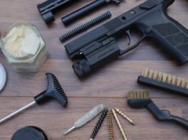 Pulì armi per dieci anni e ha contratto un tumore: ha diritto all’indennizzo