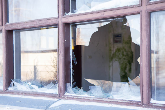 In un sottoscala di Santeramo in Colle (BA) i carabinieri hanno ritrovato un fucile con le canne alterate rubato nel 1994.