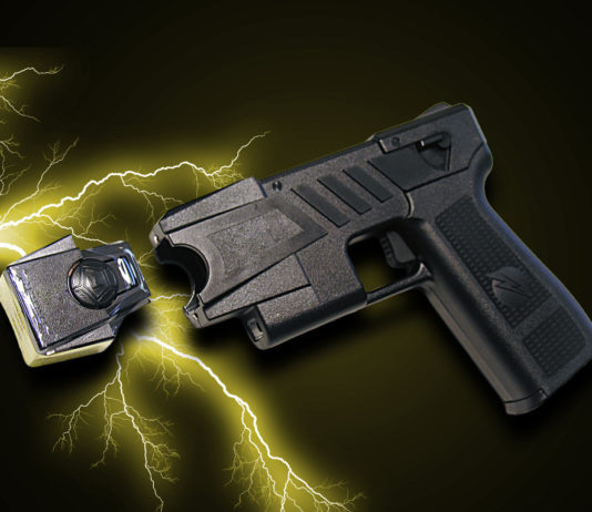 Uil Polizia: ci vuole il taser per gli agenti La Uil Polizia torna a chiedere l’uso del taser per gli agenti delle forze dell’ordine: "ci vuole la pistola elettrica per la polizia".