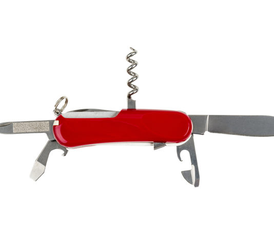 Porto abusivo di arma… aveva nel marsupio un coltellino multiuso! coltellino multiuso