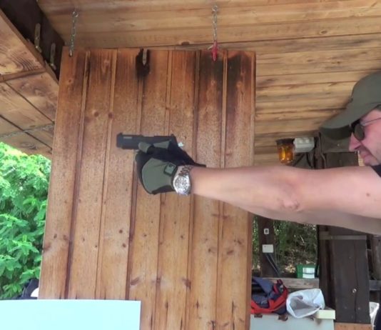 GSG Firefly calibro .22 LR: smontaggio e prova a fuoco, guarda il video