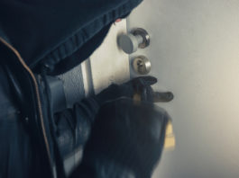 Furti in appartamento, rubate armi a Mantova e Lecce furti di armi in appartamento