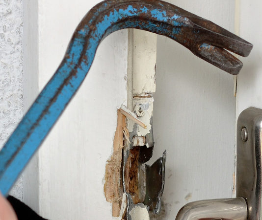 Un altro furto di armi Furto di armi a Giais, frazione di Aviano: dopo l'effrazione, dall'appartamento è stata sottratta una pistola semiautomatica con i relativi proiettili