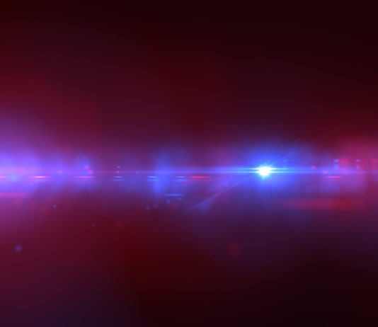 Reagisce a rapina, gli rubano la pistola