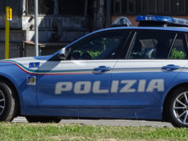 Asti, trovato in un campo armadio blindato con armi rubate