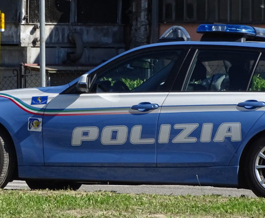 Asti, trovato in un campo armadio blindato con armi rubate