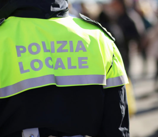 Rubate tutte le armi dei vigili di un Comune del torinese Rubate tutte le armi in dotazione alla polizia municipale di San Francesco al Campo (TO): asportate le casseforti contenenti sei Beretta calibro 9.