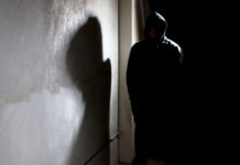 Il Tar: l’aumento della criminalità giustifica il porto d’armi Thief shadow