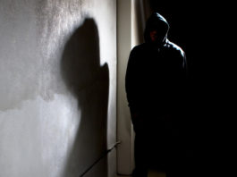 Il Tar: l’aumento della criminalità giustifica il porto d’armi Thief shadow