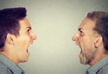 Le liti in famiglia possono far perdere il porto d’armi Two angry men