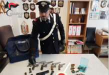 Arrestato agente in pensione per detenzione illegale di armi Arrestato agente di polizia penitenziaria in pensione per detenzione illegale di armi2