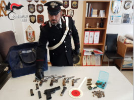 Arrestato agente in pensione per detenzione illegale di armi Arrestato agente di polizia penitenziaria in pensione per detenzione illegale di armi2