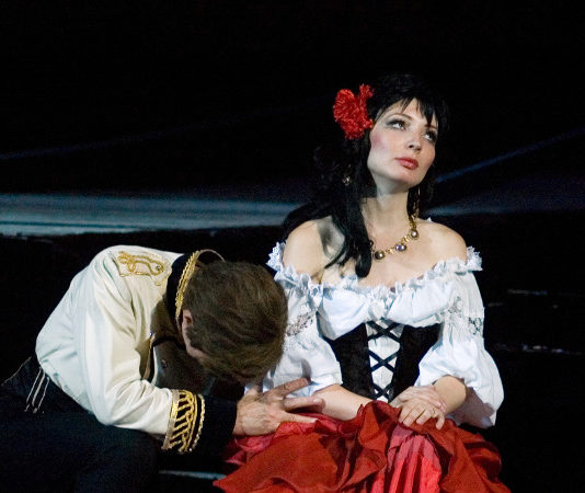 Carmen non muore, la legittima difesa in scena al Teatro del Maggio fiorentino