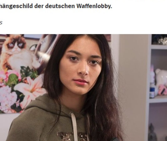 Su Der Spiegel un servizio su Carolin Matthie, modella ventiquattrenne pro-armi Carolin Matthie Der Spiegel