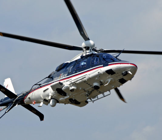 Elicottero mette in fuga ladri, fallito furto di armi Melendugno (LE): funziona il sorvolo dei carabinieri. Disturbati dal volo dell'elicottero del 6° Elinucleo di Bari, i ladri hanno abbandonato la cassaforte con le armi.