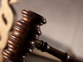 La condanna per peculato e concussione non si porta via l’arma