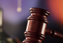 Agente si ferì con l’arma durante una lite col figlio: via la qualifica Martello giudice