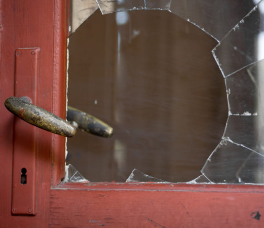 Rubano cassaforte con cinque fucili e la abbandonano in un campo cassaforte rubata latina