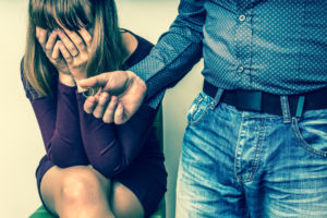 Il Tar di Trento propende per la revoca del porto d'armi a un cacciatore che trovò la moglie in intimità con un amico di famiglia nel parcheggio di un centro commerciale: pesa la querela presentata dalla moglie subito dopo l'episodio.