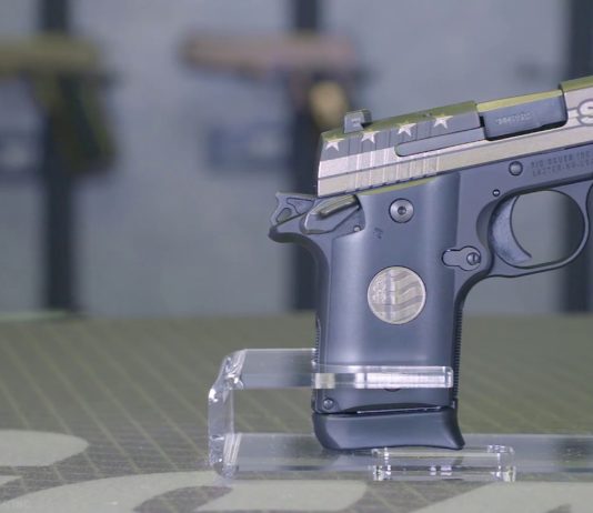 Sig Sauer P938 Stand, la bandiera americana non solo nel cuore