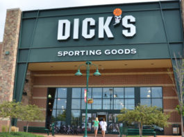 Basta fucili d’assalto da Dick’s