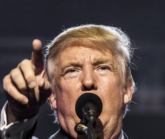 «Armiamo gli insegnanti» Donald Trump