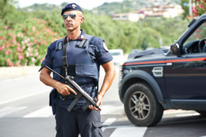 Tra le armi dei Carabinieri entrano le pistole mitragliatrici Beretta Pmx: l'azienda di Gardone Val Trompia ha cominciato a consegnare il primo lotto.