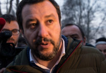 Salvini firma l’impegno a favore dei detentori di armi