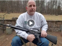 Appassionato di armi distrugge il suo AR-15: il video Scott Dani Pappalardo