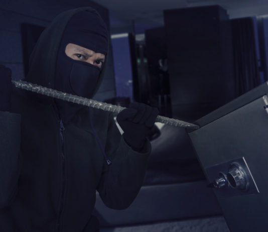 Sull’argine del Po ritrovato armadio blindato rubato taglio di po armadio blindato rubato