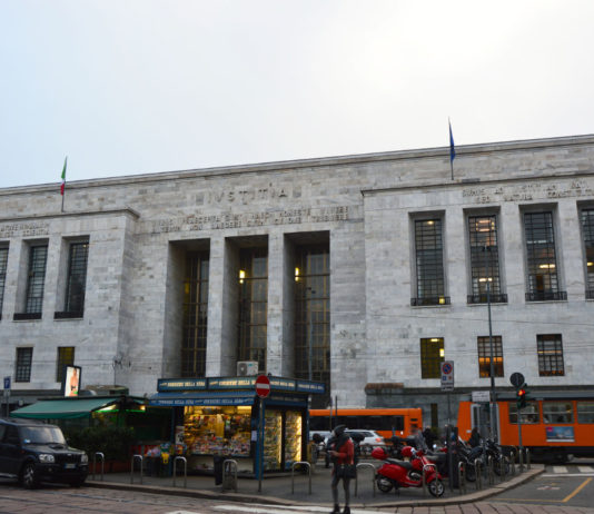 Tribunale di Milano: imputato tenta di sottrarre l’arma a poliziotto tribunale di milano processo per direttissima rubare arma d'ordinanza a poliziotto