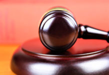 Trovò marito con amante e suocero uscì con pistola: lo ferì, condannata giudice martello